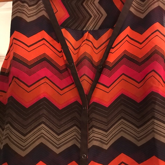 Banana Republic V neck blouse - Picture 2 of 4